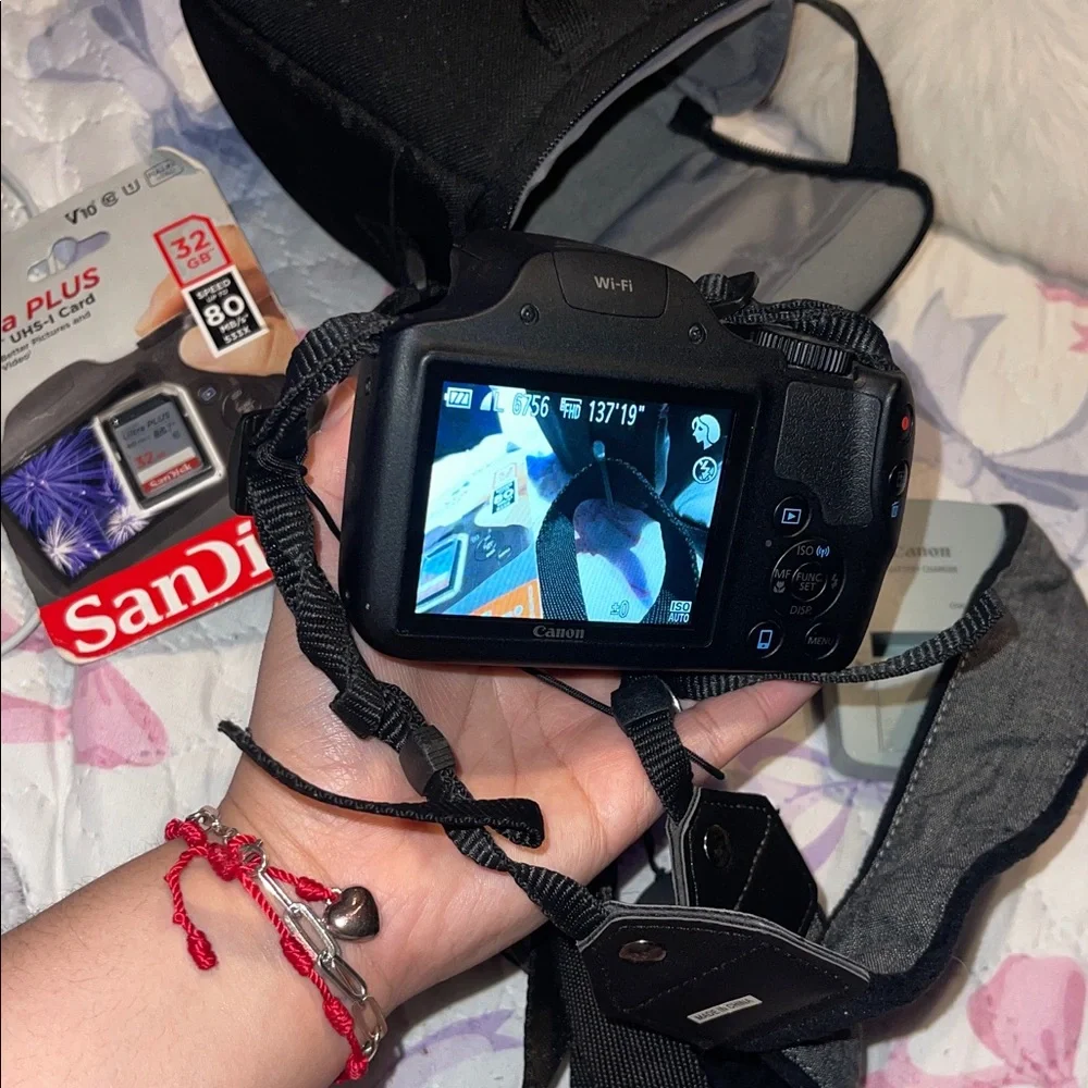 Canon Black DSLR Camera with 32GB SanDisk Card and Charger